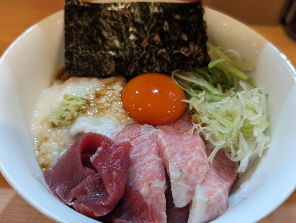 「鉄火麺まぐろ増し」@RAMEN ガモウスマイルの写真