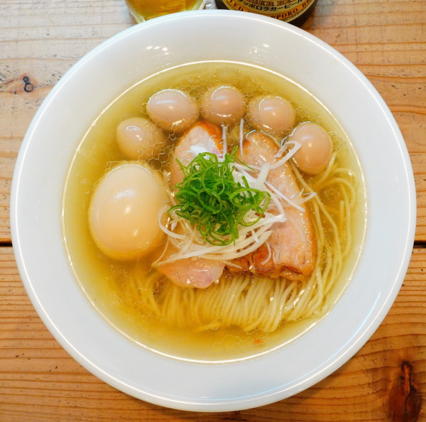 「味玉鶏ソバ潮＋うずらの味玉＋サッポロラガービール」@The Noodles & Saloon Kiriyaの写真