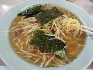 「ネギラーメン(800)＋中盛(100)」@ラーメンショップ つきみ野店の写真