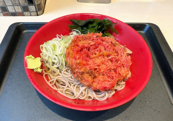 「冷し紅生姜天そば(570円)」@名代 富士そば 市ヶ谷五番町店の写真