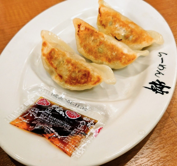 「しお豚骨らーめん＋餃子３個＋ライス無料」@綾瀬らーめん 粋の写真