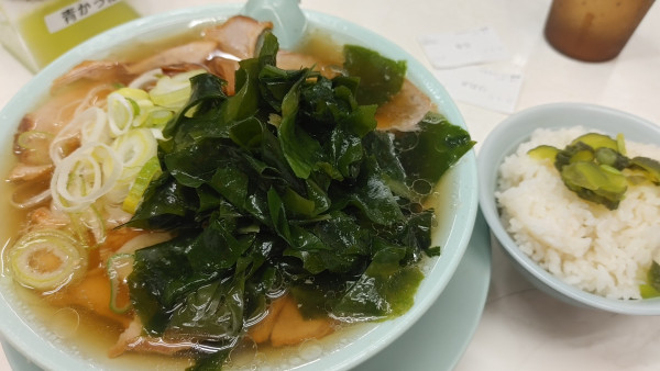 「ラーメン・わかめ (めし✘‎3)￥850」@ニューともちんラーメンの写真