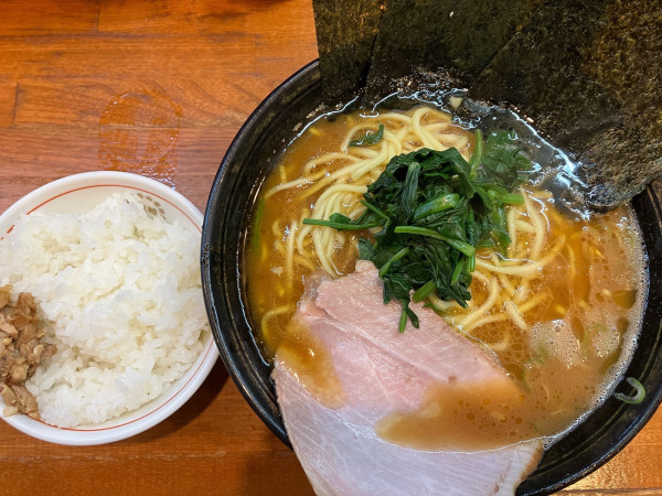 「中盛ラーメン　ライス」@末廣家の写真