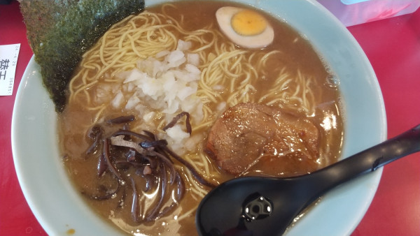 「とんこつ正油大盛+替玉」@長浜らーめん 世田谷店の写真