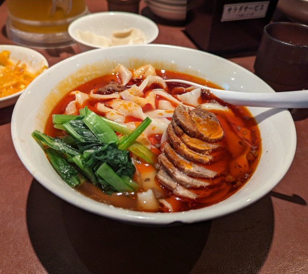「牛バラ刀削麺」@陳家私菜 新宿店の写真