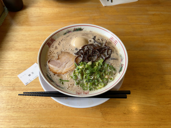 「豚骨ラーメン＋味玉＋替玉」@てっちゃんの写真