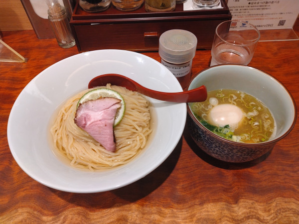 「煮玉子昆布水つけ麺(塩)¥1250-」@三馬路 東京店の写真