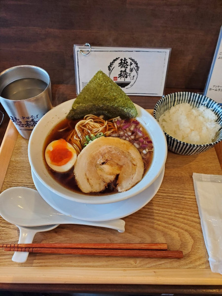 「熟成醤油中華そば@880」@おダシと銀しゃり 中華そば 穂稀の写真