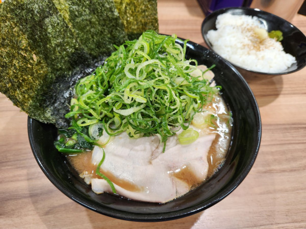 「ラーメン ネギ ライス」@横浜ラーメン 響家の写真