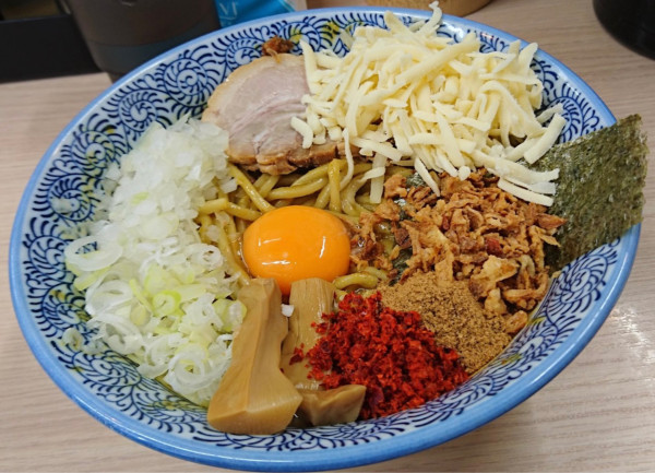 「かれまぜ(並)＋とろけるチーズ」@狼煙 大宮店の写真