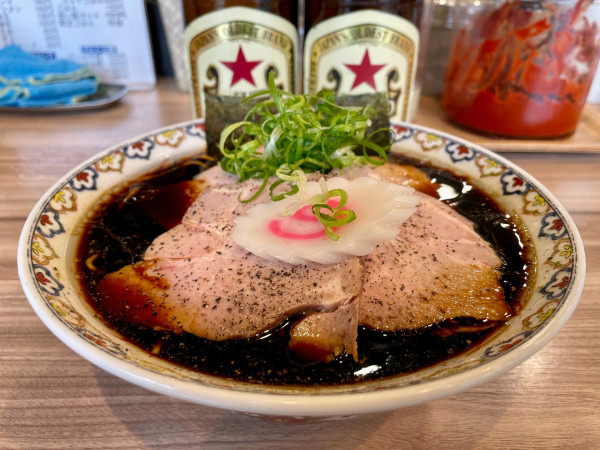 「サッポロ赤星２本 → ブラックチャーシュー 生卵」@くじら食堂 nonowa東小金井店の写真