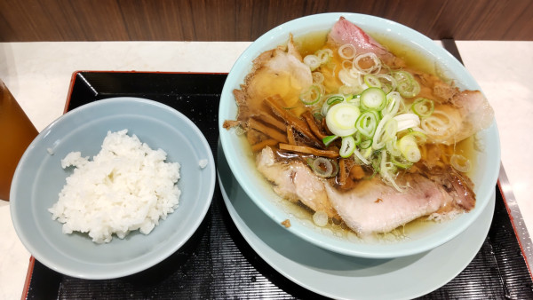 「中華そば」@新橋ニューともちんラーメン 川崎駅前店の写真