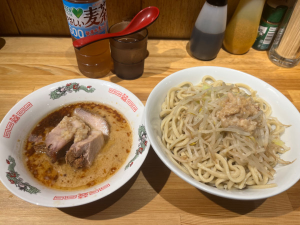 「エビつけ麺豚マシ　背あぶら」@ラーメン緑山の写真