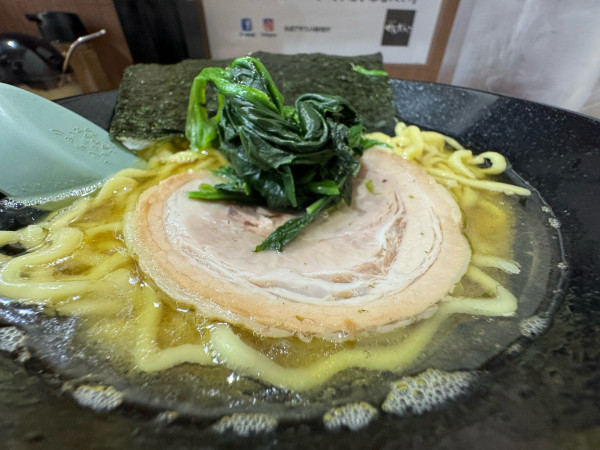 「醤油ラーメン：並」@らーめん家 せんだい 横浜駅西口店の写真