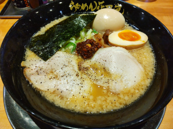 「嵐げんこつらぁめん＋味玉(クーポン)」@らあめん花月嵐 戸田美女木店の写真