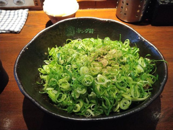 「汁なし担々麵・ネギ盛り」@汁なし担担麺専門 キング軒 本通店の写真