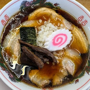 「チャーシューメン 600円＋自家製餃子3個 300円」@らーめん餃子300の写真