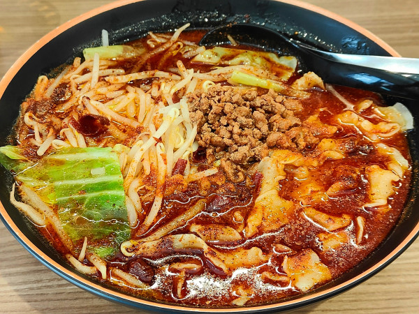 「麻辣刀削麺＋野菜」@ラーメンセンター炎 西早稲田店の写真