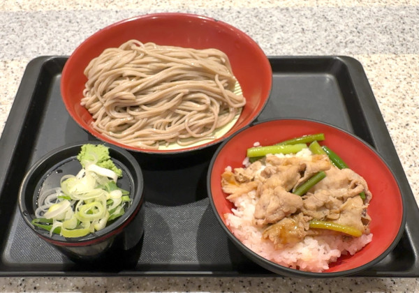 「ミニ豚肉とニンニクの芽丼セット(690円)」@名代 富士そば 綾瀬店の写真