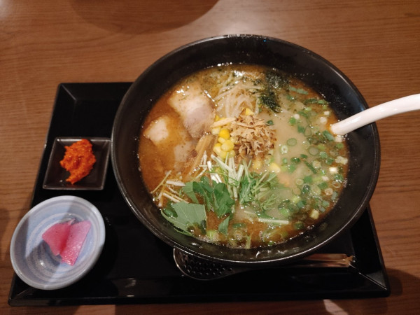 「辛味噌さば節ラーメン　梅しそ入り　1000円」@らーめん 福の写真