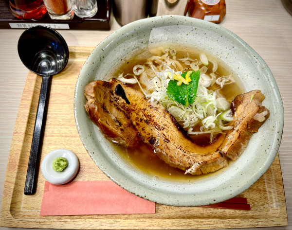「吟醸和だしらーめん トロ豚チャーシュー(880¥)」@麺と雫 牛久店の写真