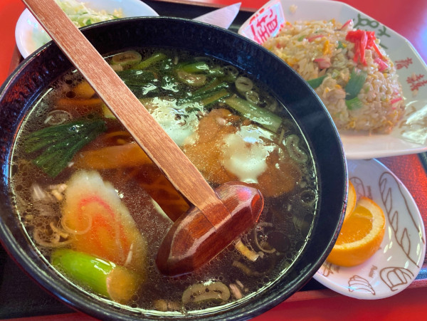 「満腹セット(半チャーハン+正油ラーメン 800円」@中華料理 春囍の写真