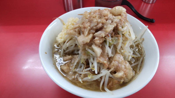 「麺半分800円にんにく野菜脂」@ラーメン二郎 柏店の写真