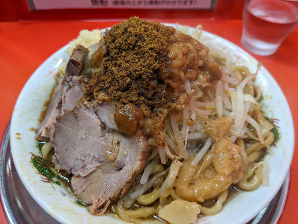 「小ラーメン（ニンニク、アブラ、魚粉）」@麺でる 戸越店の写真