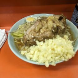 ラーメン少ニンニク多めアブラ