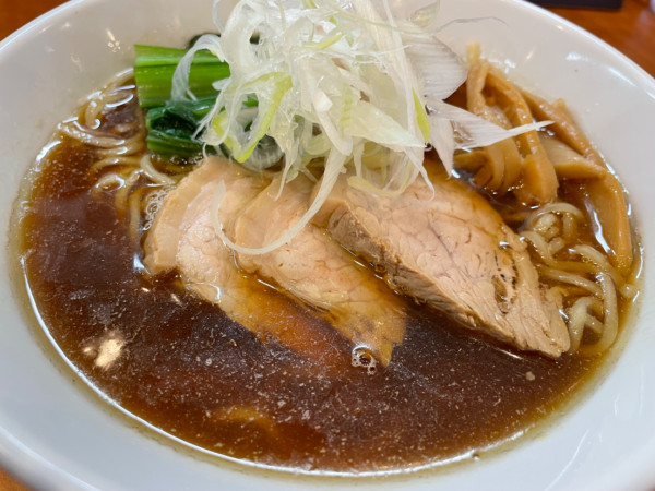 「限定 とりニボシそば 醤油＋味玉（1050円）」@麺処ゆきちの写真