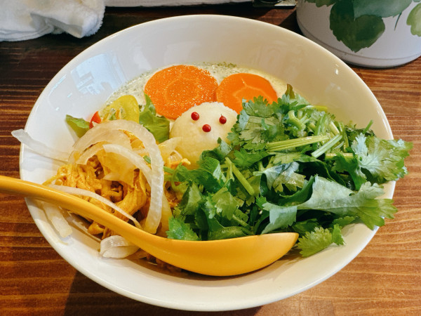 「冷やしグリーンカレーヌードル」@ビーフラーメン&つけ麺 シゲジンの写真