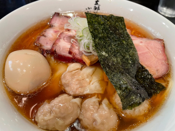 「チャーシューワンタンメン＋味玉（1420円）」@支那ソバ 小むろの写真