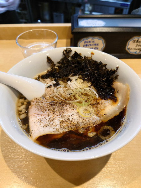 「背黒煮干ブラック」@煮干中華そば 結。の写真