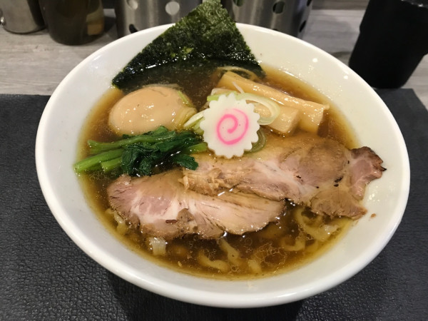 「醤油ら〜麺＋味玉」@手打ち 蓮の写真