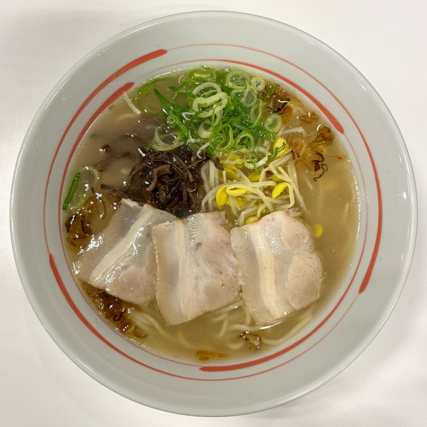 「ラーメン(800円)」@鹿児島ラーメン みよし家 マルヤガーデンズ店の写真