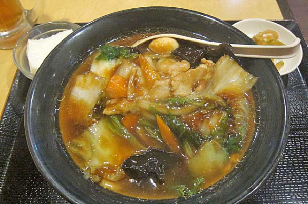 「五目湯麺の定食半チャーハンなし　750円」@花彫酒家の写真