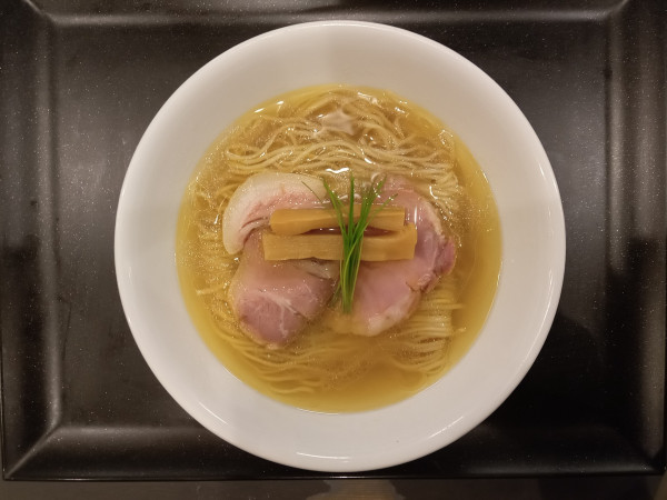 「塩鶏そば」@らぁ麺 やまぐちの写真