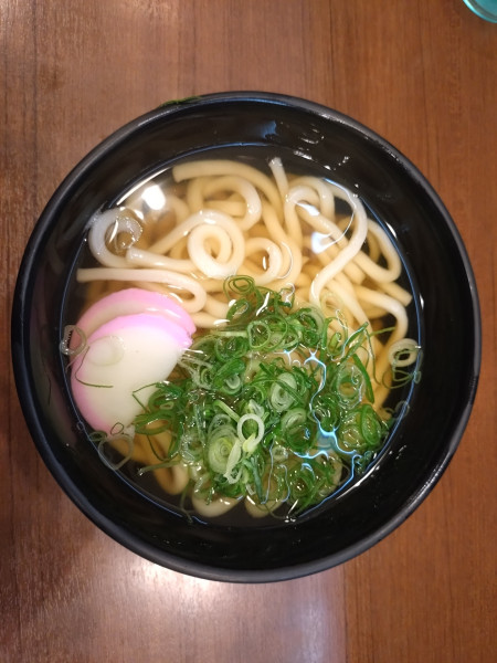「かけうどん370円」@めん処 吉備の写真