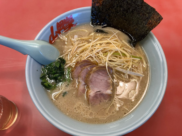 「ネギチャーシュー麺(中盛り) 1230円」@ラーメン山岡家 つくば中央店の写真