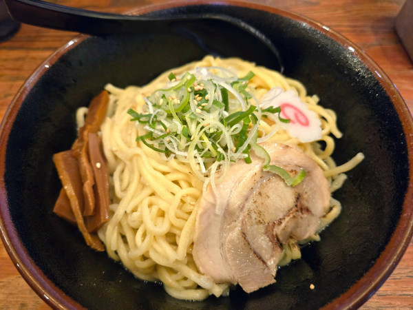 「塩油そば特盛」@油そば専門店 ぶらぶら 京橋店の写真