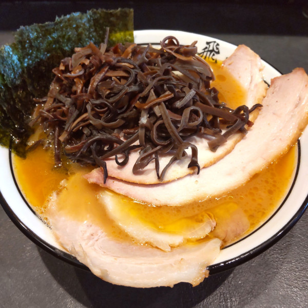 「特製らーめん（￥1,300）＋キクラゲ（￥150）」@らーめん飛粋 武蔵新田店の写真