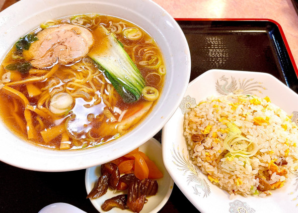 「半チャーハン・ラーメンセット（1150円）」@中華料理 きらくの写真