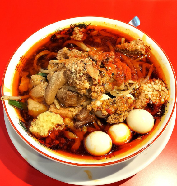 「辛スタミナらーめん 1050円＋うずら玉子 150円」@名古屋スタミナらーめん アブラカラメ 熱田神宮店の写真