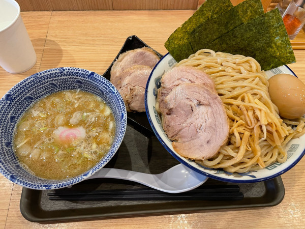 「特製つけめん（大盛り）＋チャーシュートッピング」@舎鈴 池袋東口店の写真