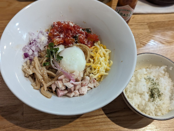 「1日15食限定トマトまぜそば」@RAMEN TOMOの写真