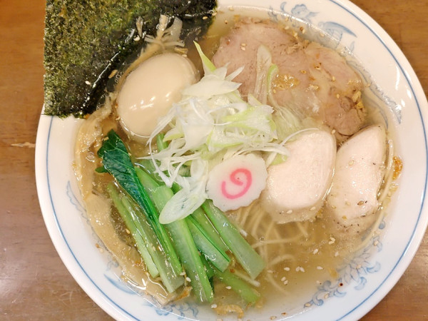 「塩らーめん＋味玉」@らーめん曳舟の写真