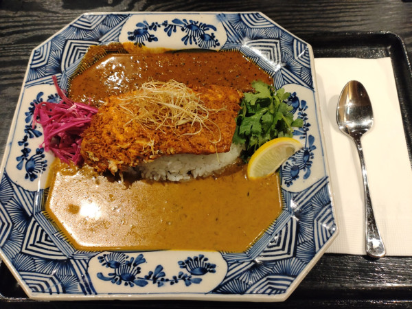 「マグロのハラミティッカスパイスカレー　２２８０円　※」@鐵ちゃんの写真