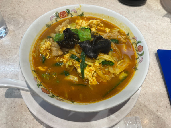「豚辛ラーメン カレー醤味」@餃子の王将 本川越店の写真