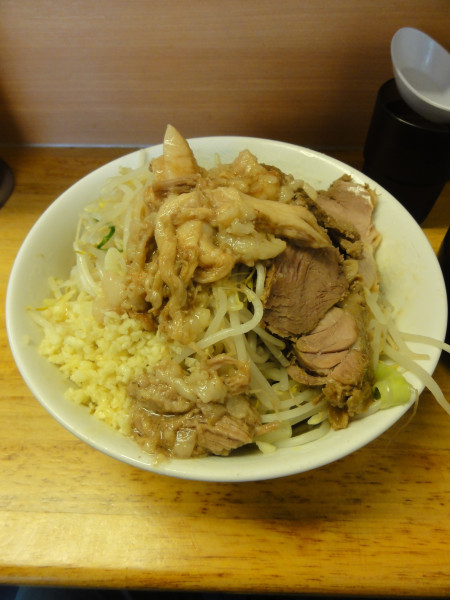 「汁無し800円全部」@ラーメン二郎 立川店の写真