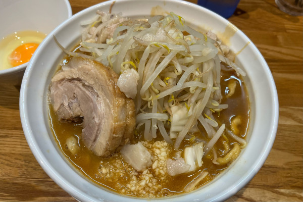 「らーめん濃厚+生玉子」@自家製麺88の写真
